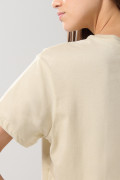 Camiseta crop top kaki clara con manga corta