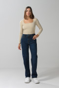 Jean straight leg azul oscuro tiro alto con bota recta