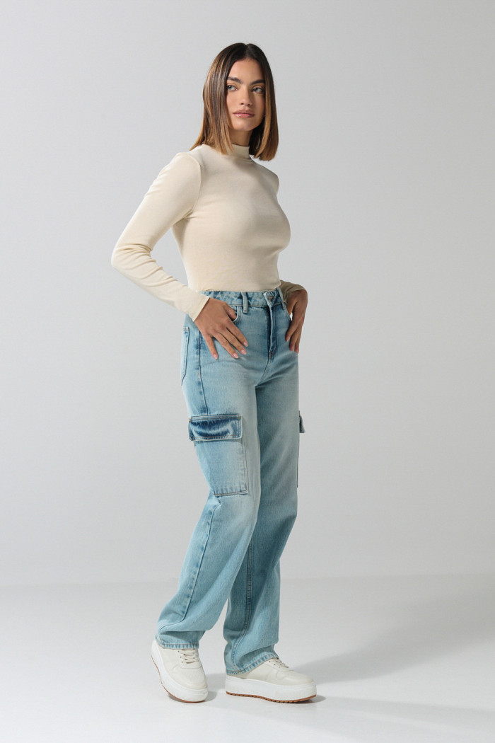 Camiseta manga larga kaki con cuello alto