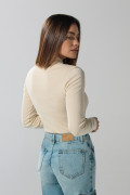 Camiseta manga larga kaki con cuello alto