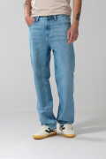 Jean baggy azul claro con bota ancha y tiro medio