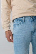 Jean baggy bota ancha azul claro con tiro medio