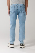 Jean azul claro tiro bajo straight leg con bota recta