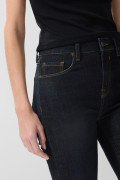 Jean tiro alto jegging azul intenso con costuras visibles