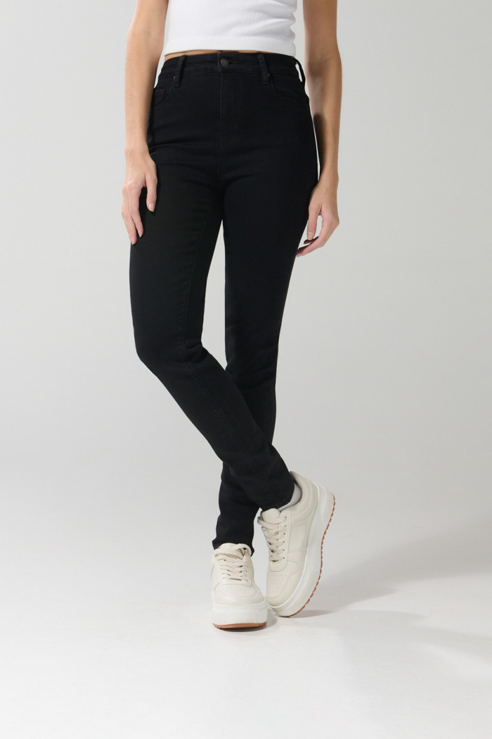 Jean jegging ceñido negro con súper tiro alto y bolsillos