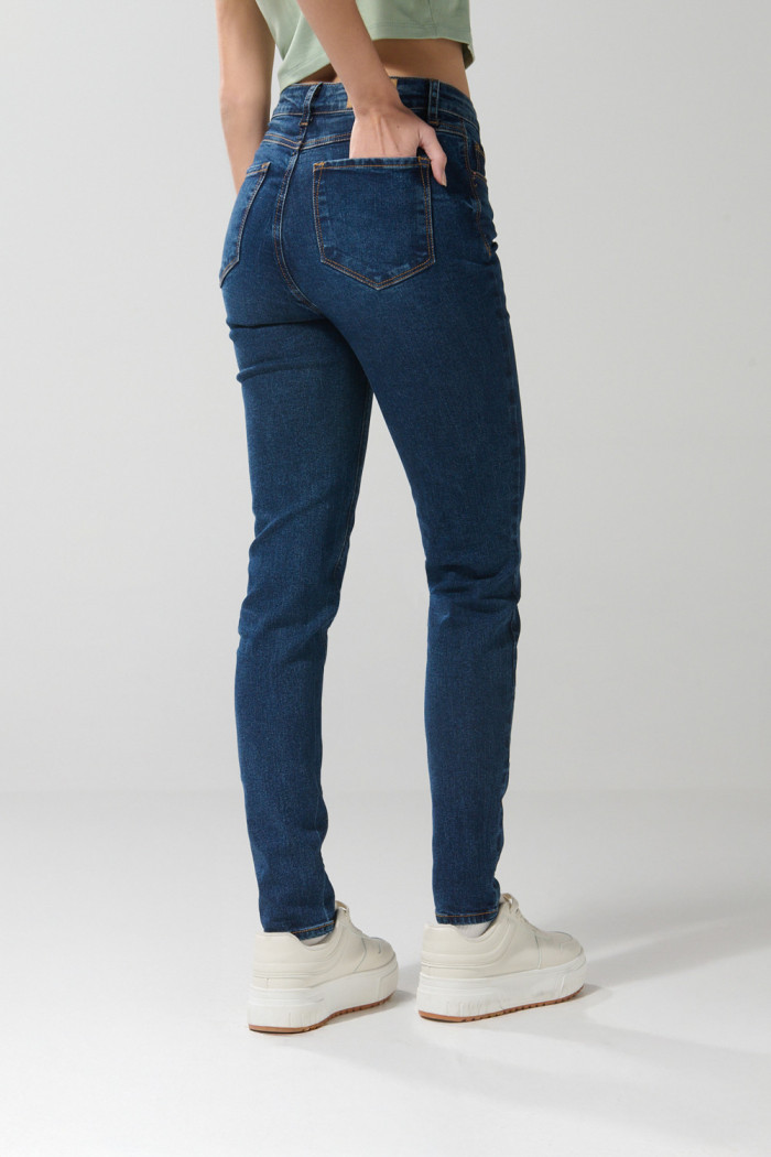 Jean azul oscuro jegging con rotos y tiro súper alto