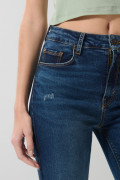 Jean azul oscuro jegging con rotos y tiro súper alto