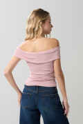 Camiseta cuello bandeja rosada clara con manga sisa