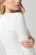 Camiseta ajustada blanca con texturas y manga larga