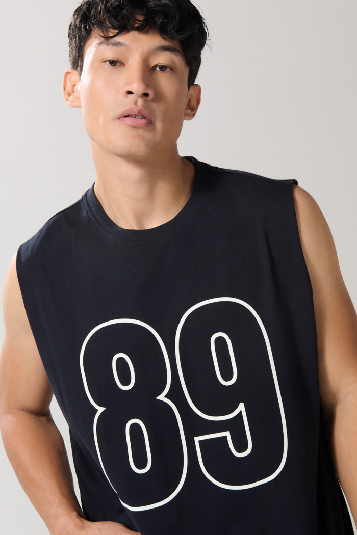 Camiseta oversize manga sisa azul con estampado college