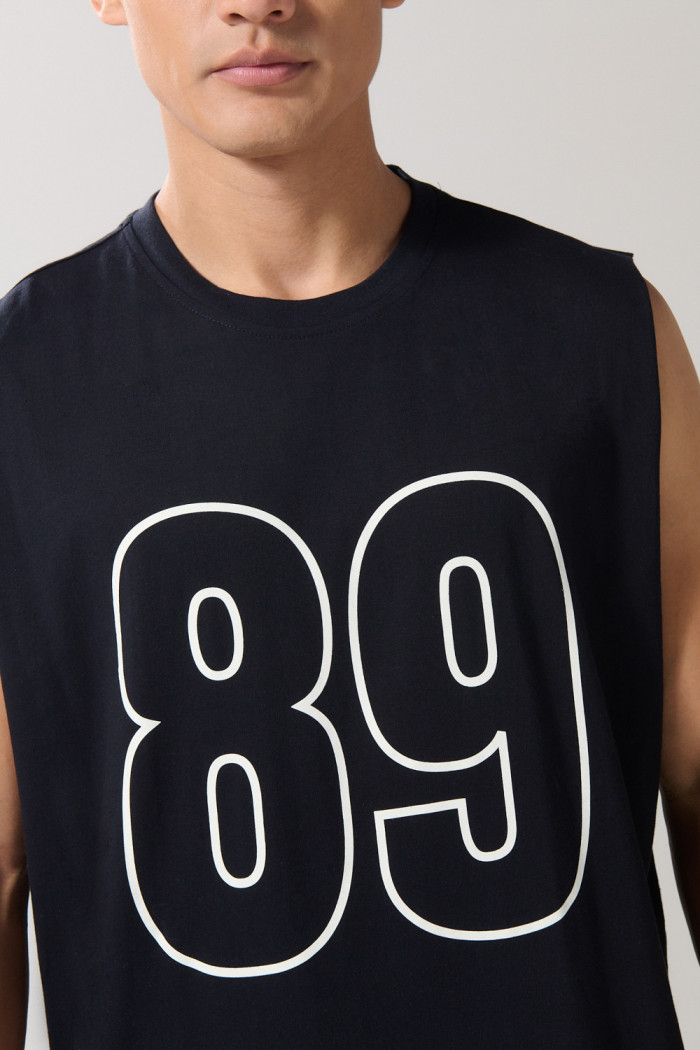 Camiseta oversize manga sisa azul con estampado college