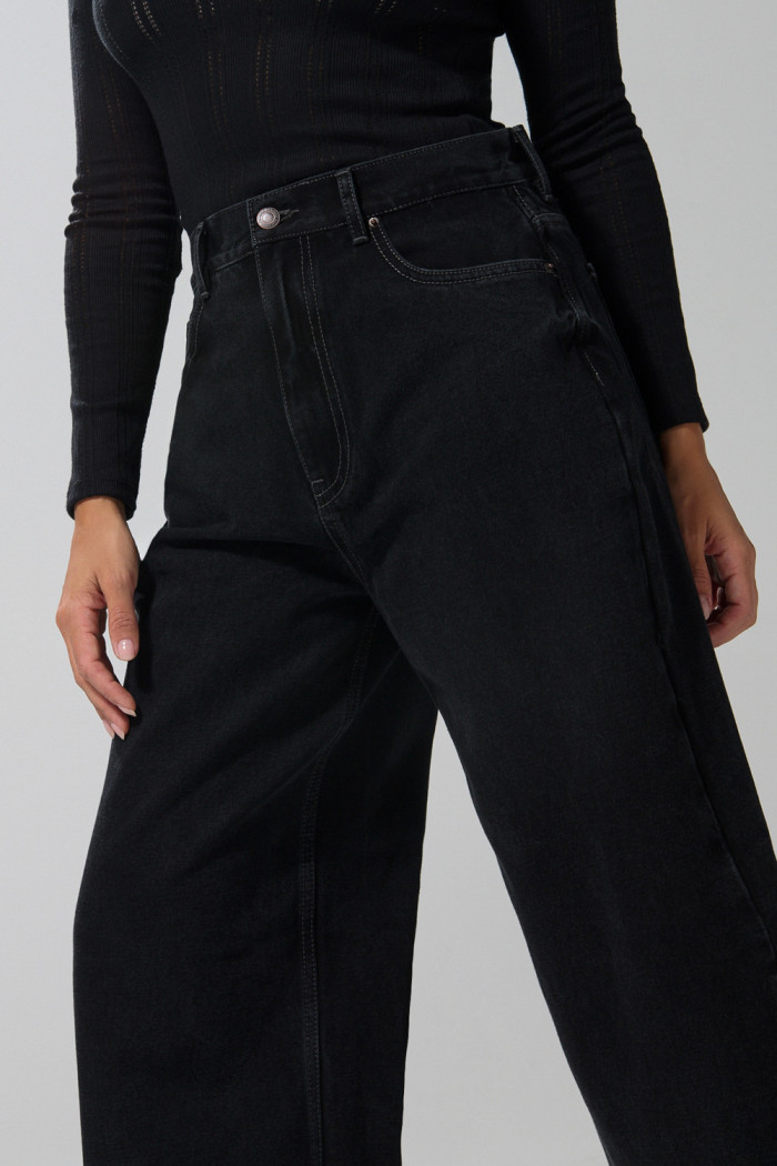 Jean baggy tiro medio gris intenso con silueta amplia