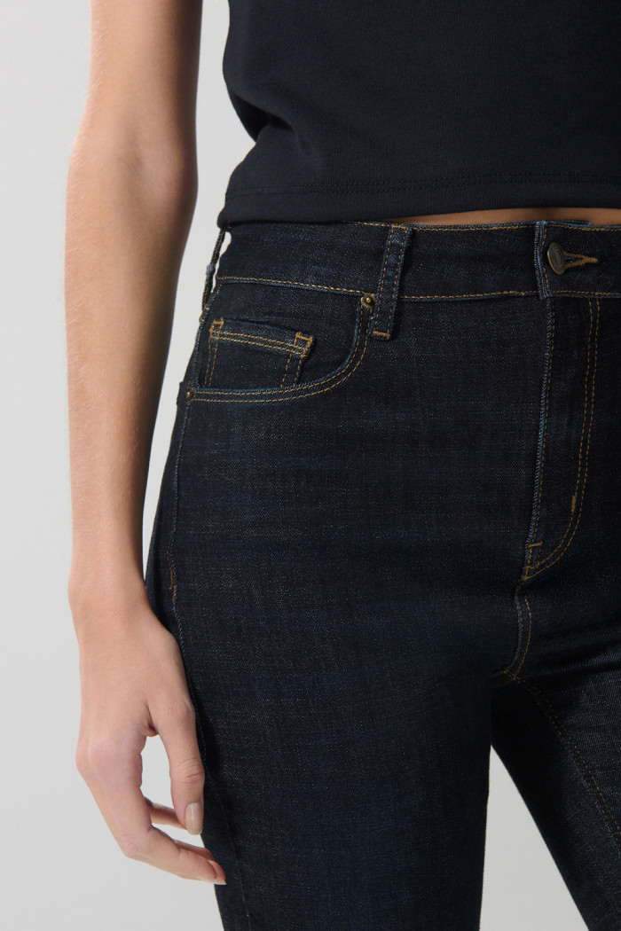 Jean tiro alto jegging azul ceñido con tiro súper alto
