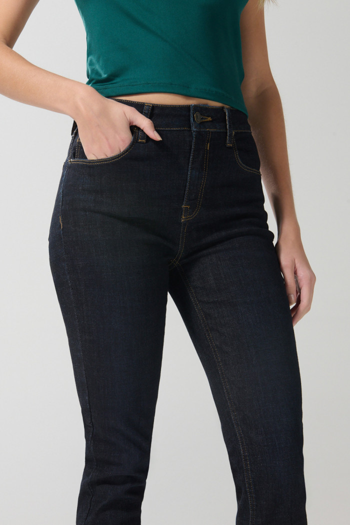 Jean tiro alto jegging ceñido azul intenso con bolsillos