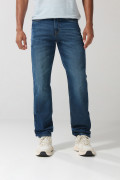 Jean tipo 90´S con tiro bajo azul oscuro y bota recta