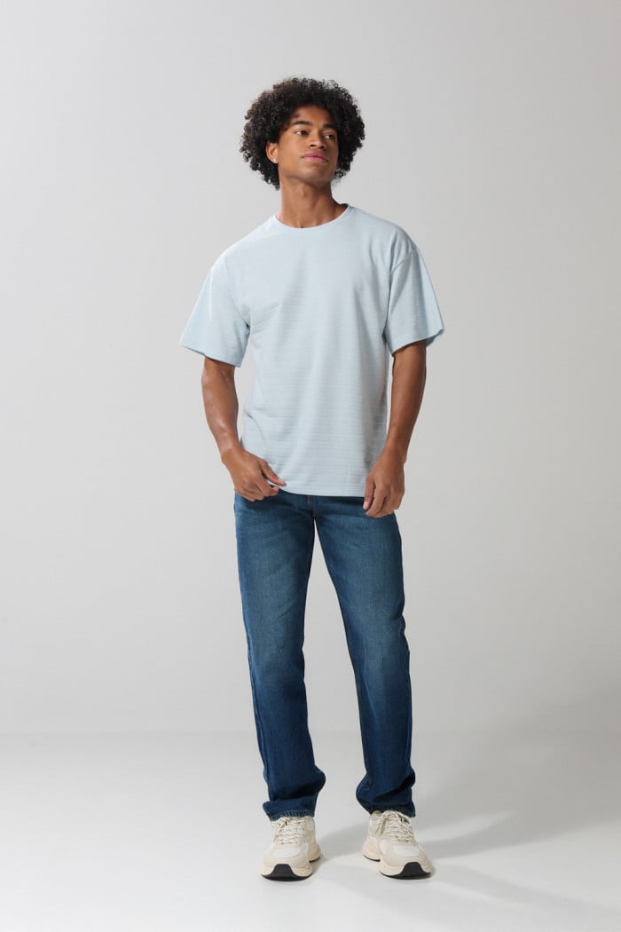 Jean tipo 90´S con tiro bajo azul oscuro y bota recta