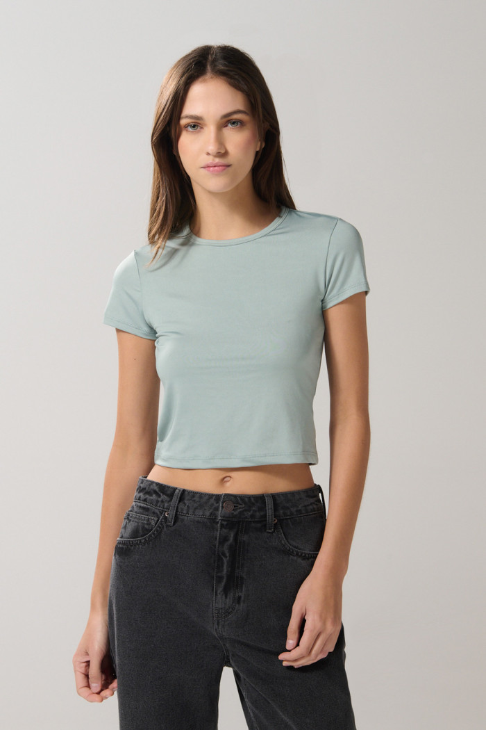 Camiseta ajustada con cuello redondo unicolor y manga corta