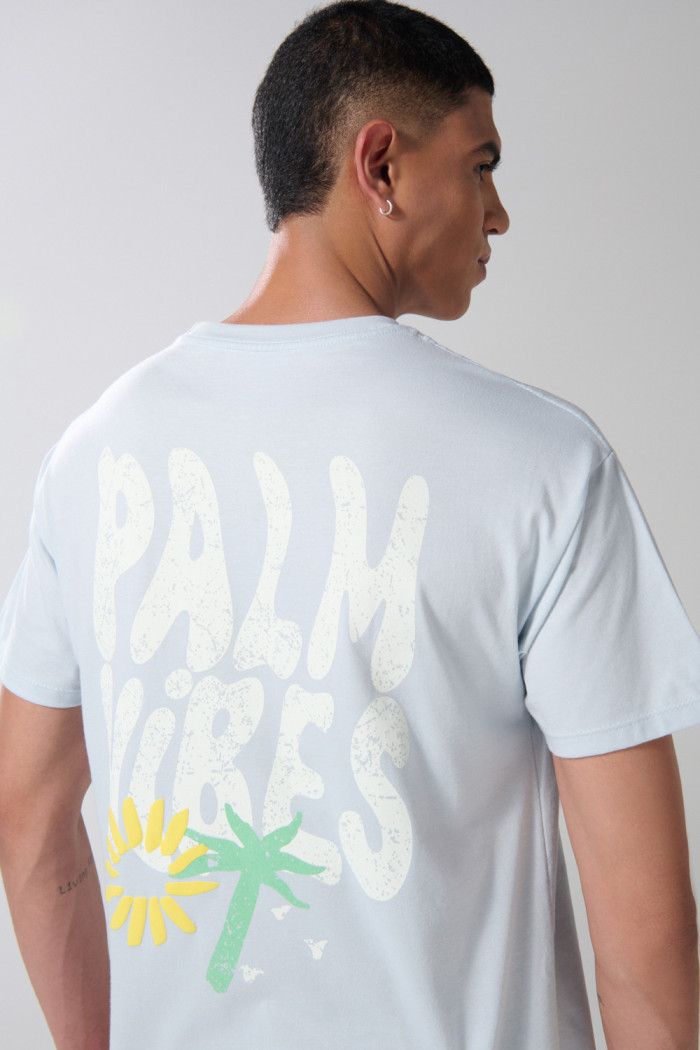 Camiseta cuello redondo unicolor con textos estampados