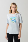 Camiseta unicolor con diseño de playa y manga corta