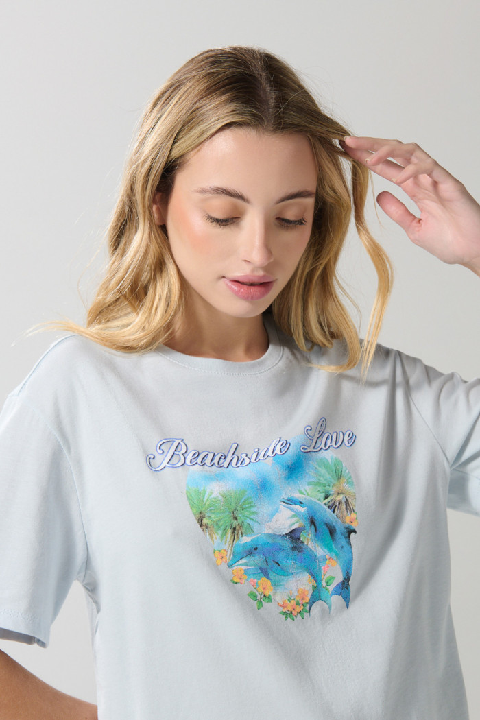 Camiseta unicolor con diseño de playa y manga corta