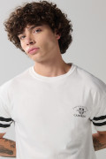 Camiseta cuello redondo crema con diseños de Cambridge
