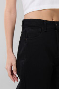 Jean 90´S negro con cremallera, bota recta y tiro alto