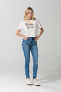 Jean jegging azul claro con roto en rodilla y tiro alto