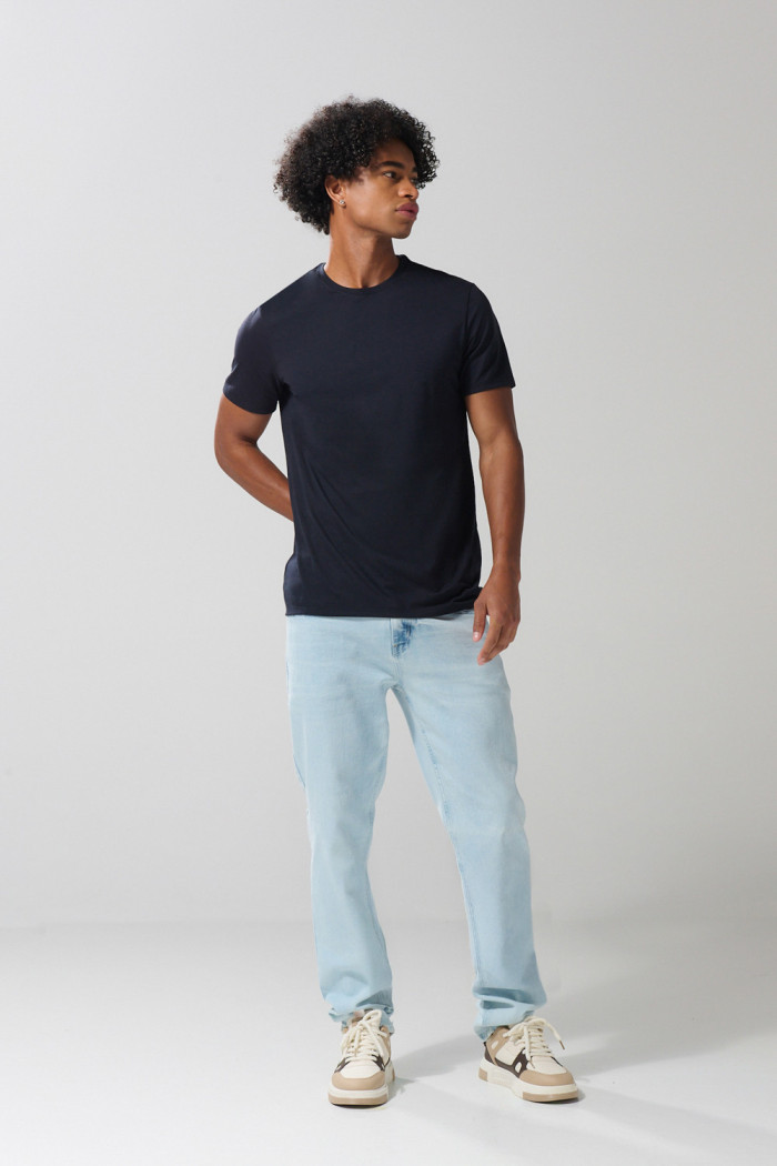 Jean tiro bajo azul claro tipo slim ajustado con desgastes