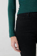 Jean jegging ceñido negro con cremallera y tiro alto