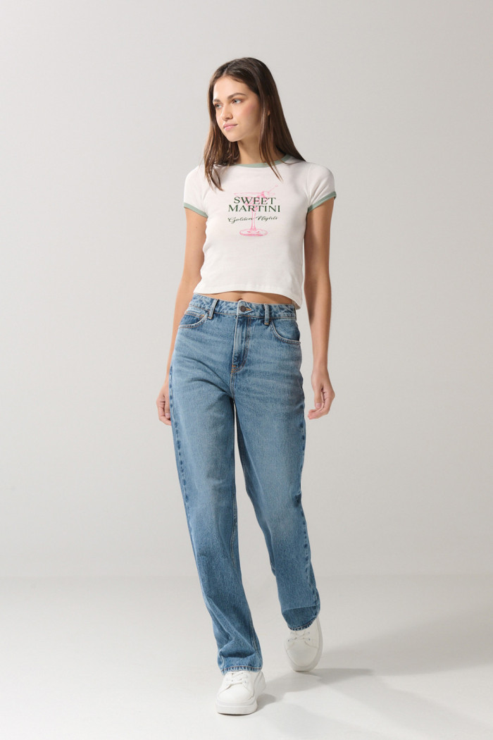 Jean 90´S azul claro con tiro alto, desgastes y bota recta
