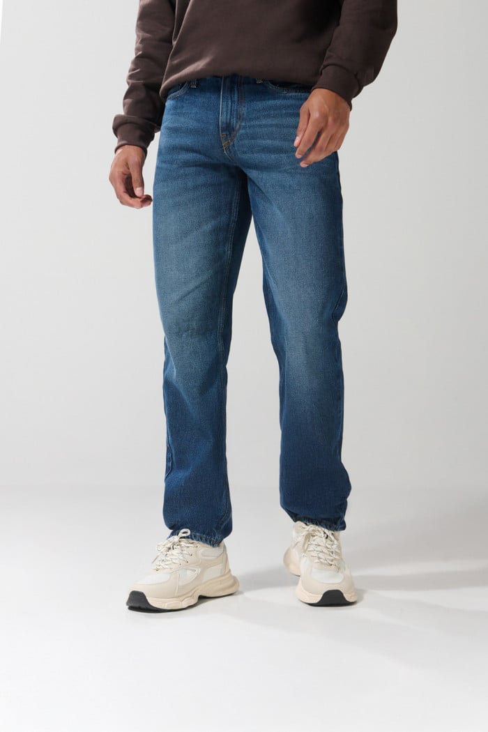 Jean 90´S bota recta azul oscuro con tiro bajo y cremallera