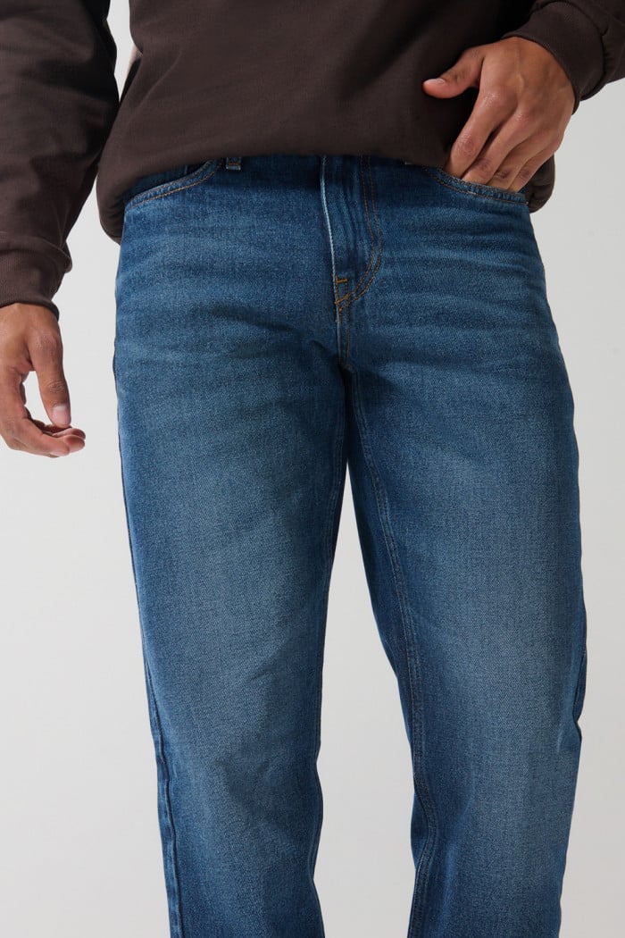 Jean 90´S bota recta azul oscuro con tiro bajo y cremallera