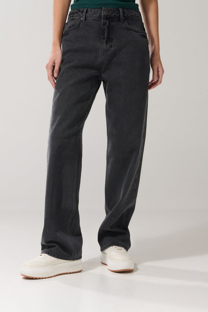 Jean bota recta 90´S gris oscuro con tiro alto