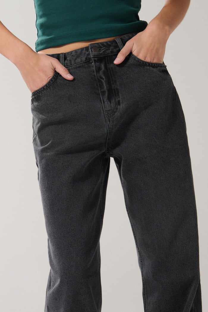 Jean bota recta 90´S gris oscuro con tiro alto