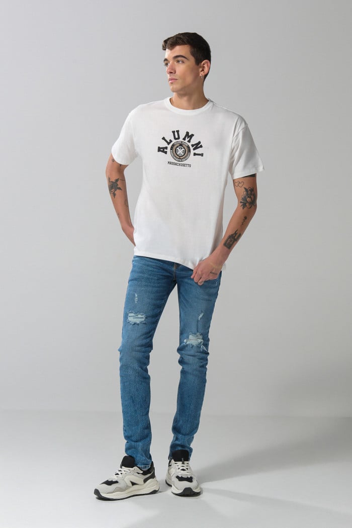 Jean skinny azul claro ajustado con rotos y tiro bajo