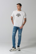 Jean skinny azul claro ajustado con rotos y tiro bajo