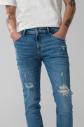 Jean skinny azul claro ajustado con rotos y tiro bajo