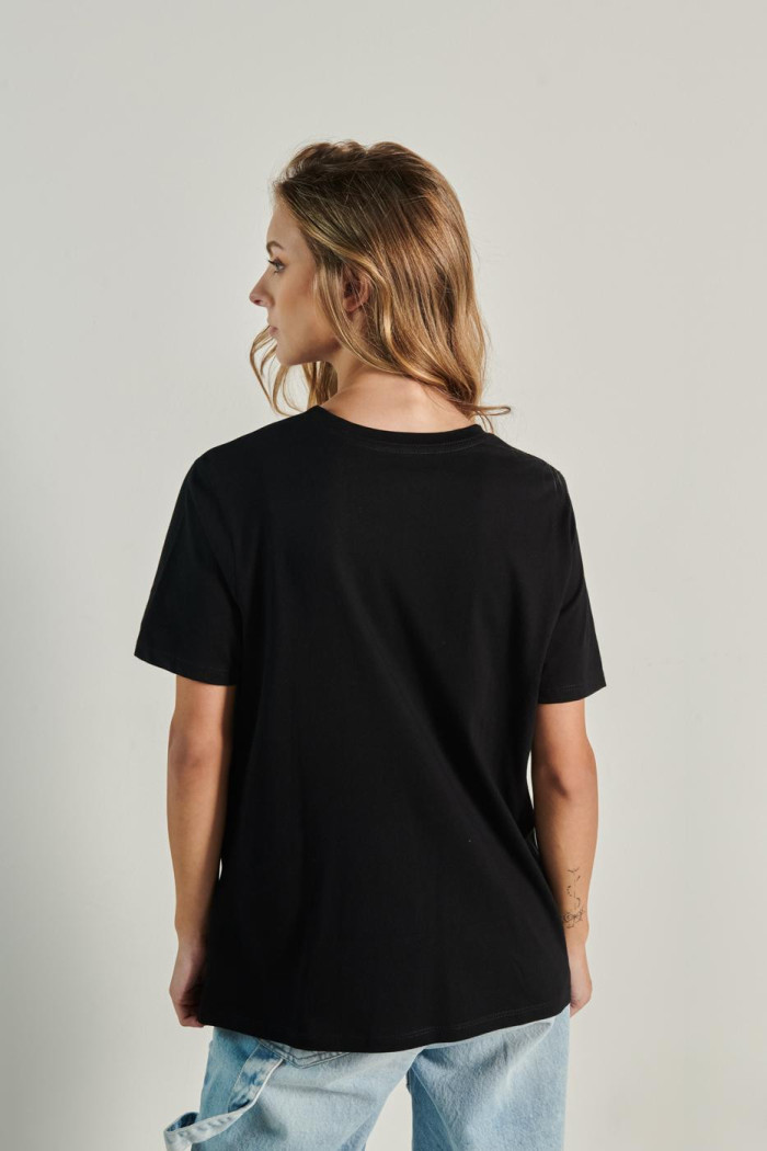 Camiseta unicolor con diseño rojo de Coca-Cola y manga corta