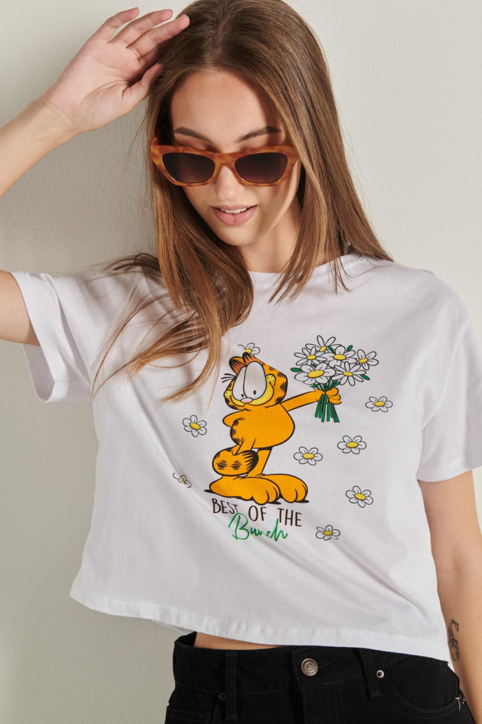 Camiseta crop top blanca manga corta y diseño de Garfield