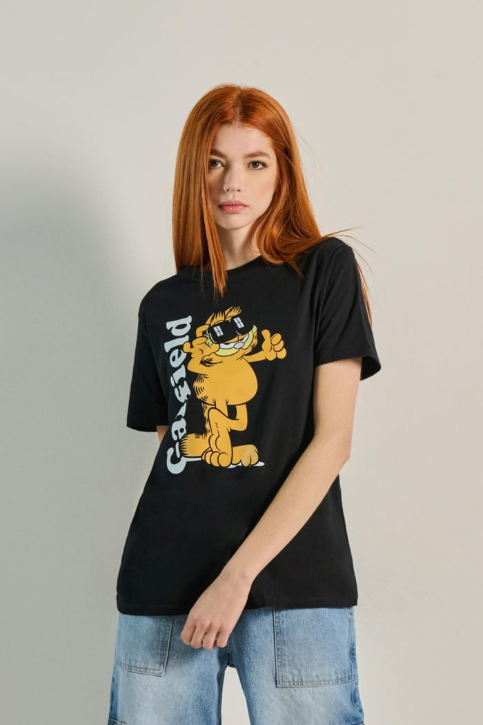 Camiseta manga corta unicolor con diseño de Garfield