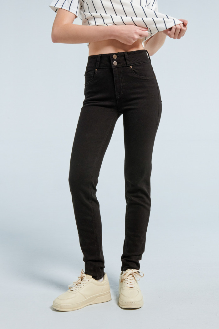 Jean push up tiro alto negro sin rotos