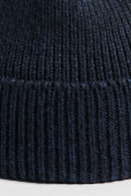 Gorro tejido azul oscuro con marquilla y doblez sencillo
