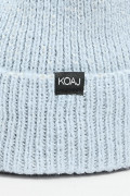 Gorro tejido azul con doblez sencillo y marquilla negra