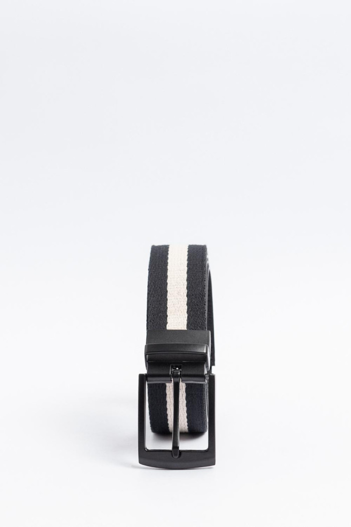 Cinturón reversible negro con detalle en reata azul