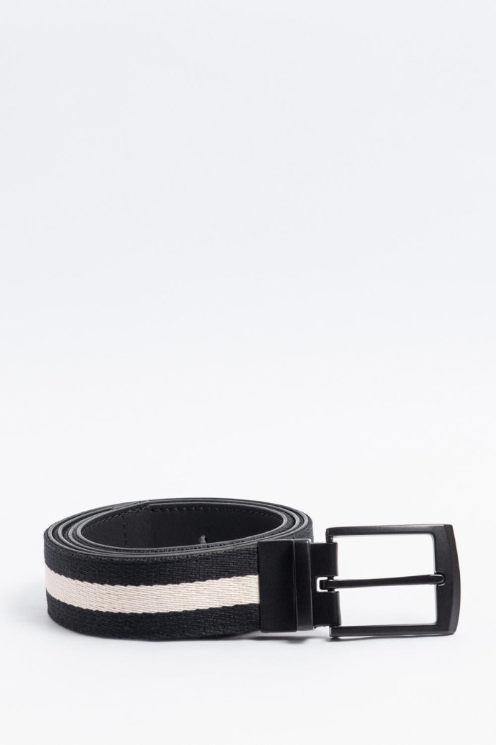 Cinturón reversible negro con detalle en reata azul