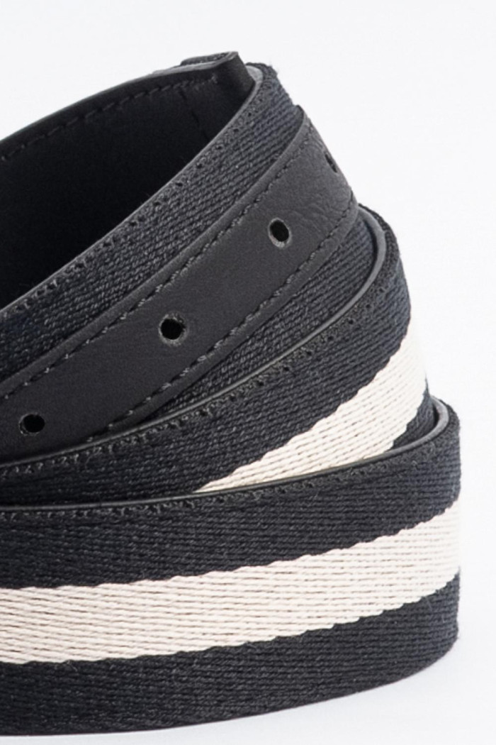 Cinturón reversible negro con detalle en reata azul