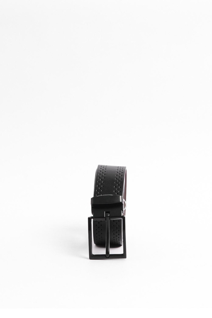 Cinturón reversible negro con perforaciones
