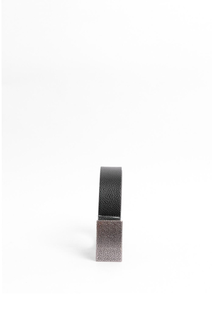 Cinturón negro sintético con hebilla rectangular