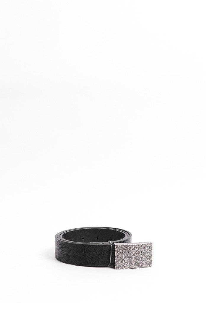 Cinturón negro sintético con hebilla rectangular