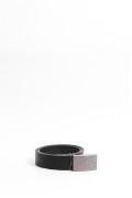 Cinturón negro sintético con hebilla rectangular